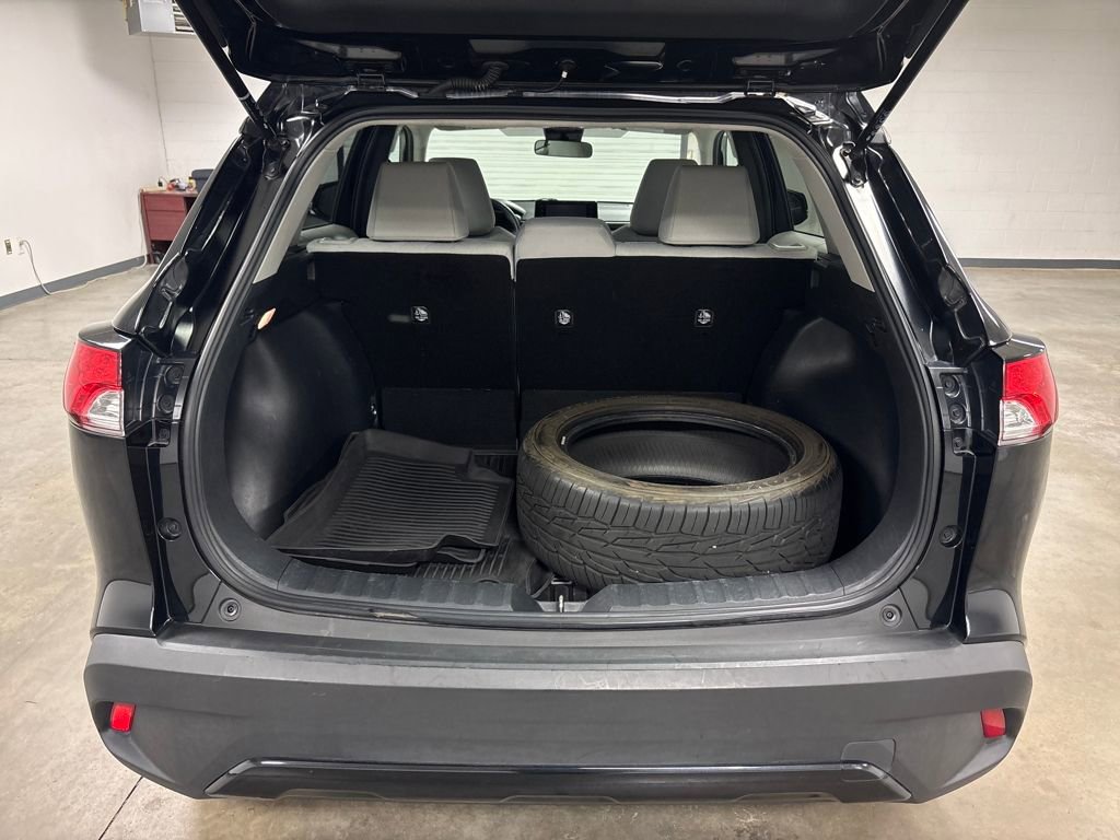 Used 2022 Toyota Corolla Cross LE image 19