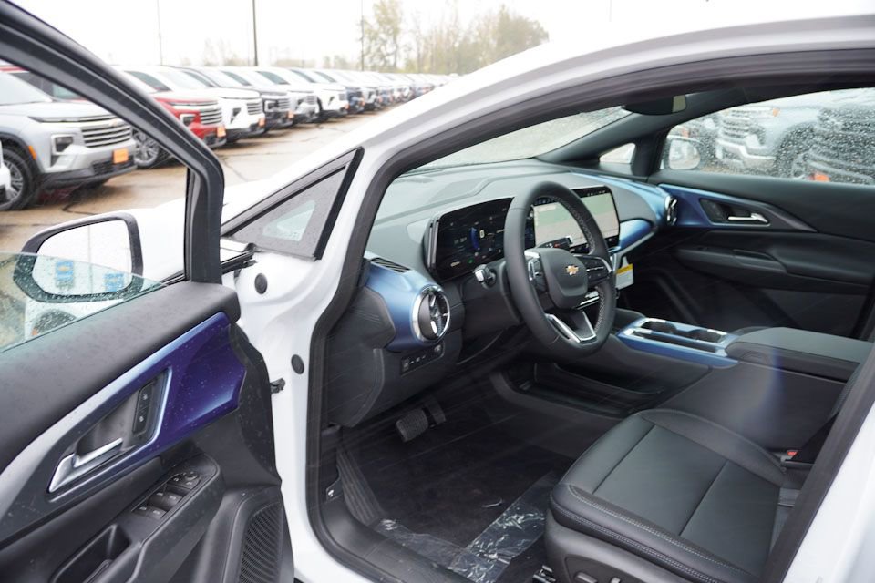 New 2026 Chevrolet Equinox EV LT FWD image 8