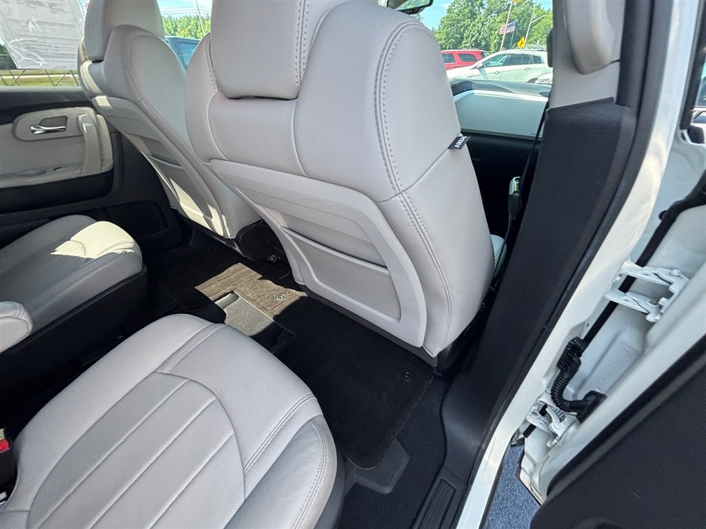 Used 2011 Chevrolet Traverse LTZ FWD image 25