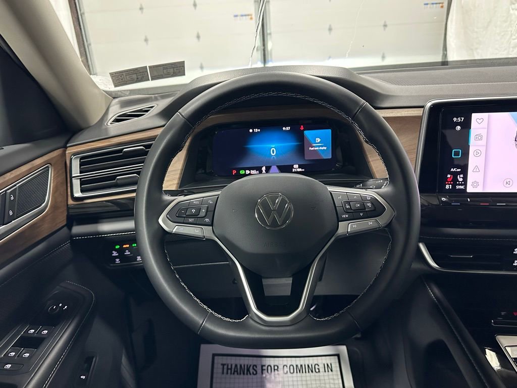 Used 2025 Volkswagen Atlas SE image 18