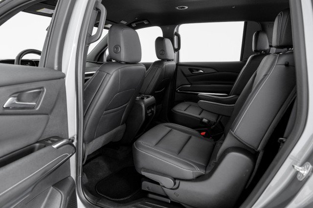 Used 2025 Chevrolet Traverse LT w/ LPO, Floor Liner Package FWD image 37