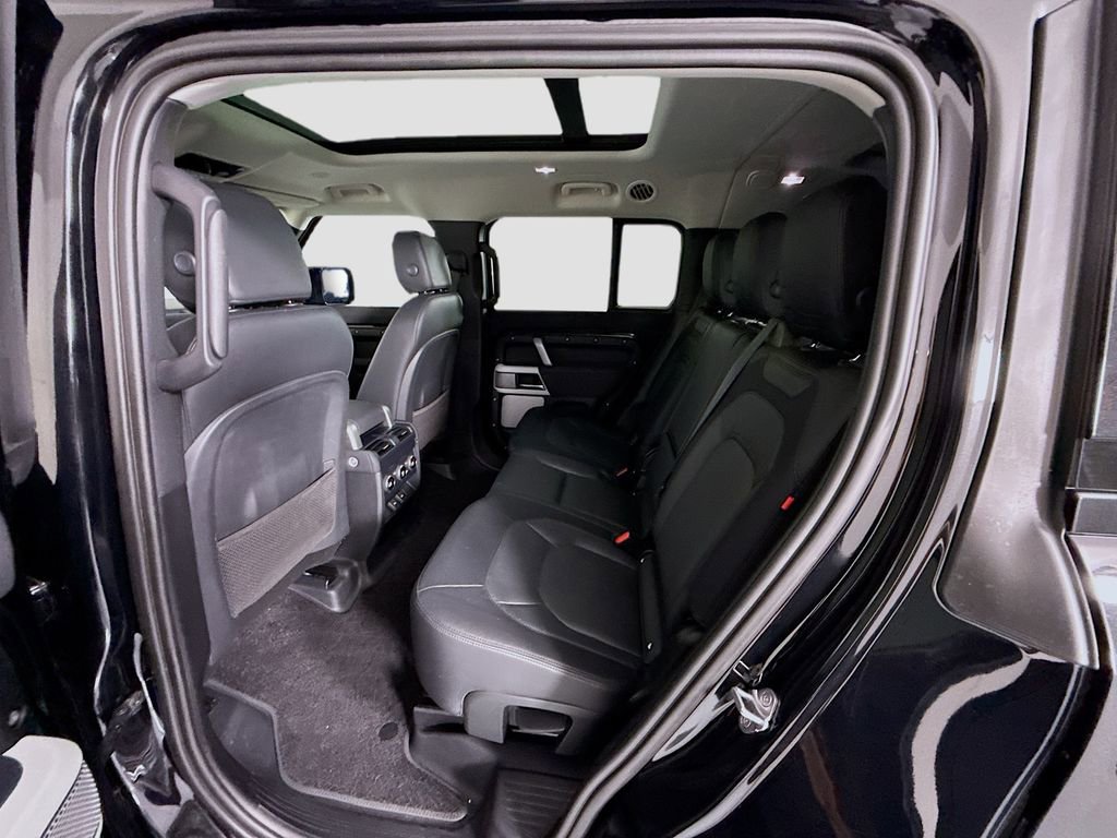 Used 2023 Land Rover Defender 130 X-Dynamic SE image 22