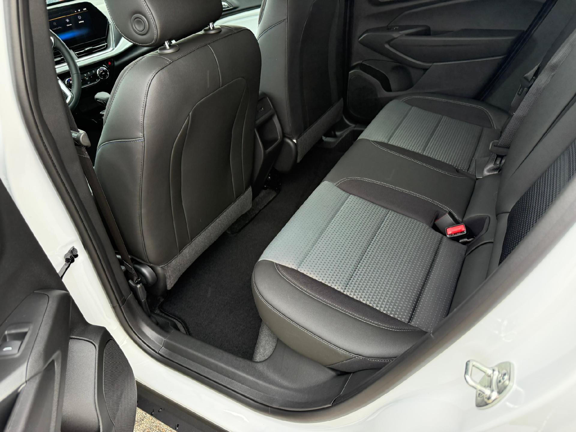New 2026 Chevrolet Trax LT w/ Driver Confidence Package FWD image 10