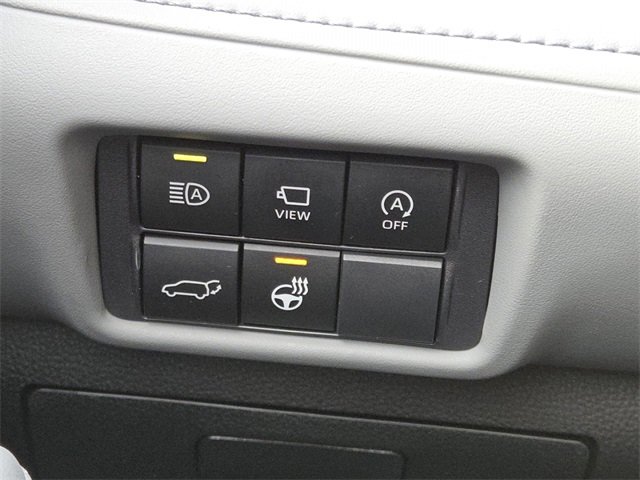 Used 2023 Toyota Highlander L image 13