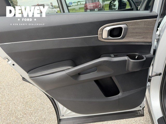 Used 2022 Kia Sorento EX w/ Panoramic Sunroof Package FWD image 27