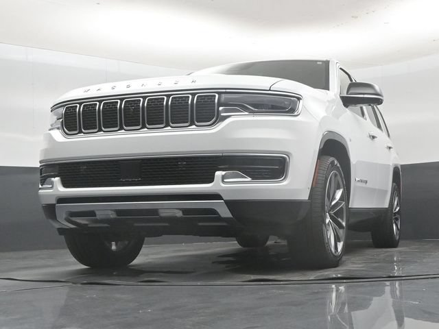 Used 2025 Jeep Wagoneer Series III w/ Premium Group I AWD/4WD image 54