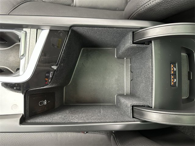 Certified 2025 Volvo XC60 B5 Plus image 20