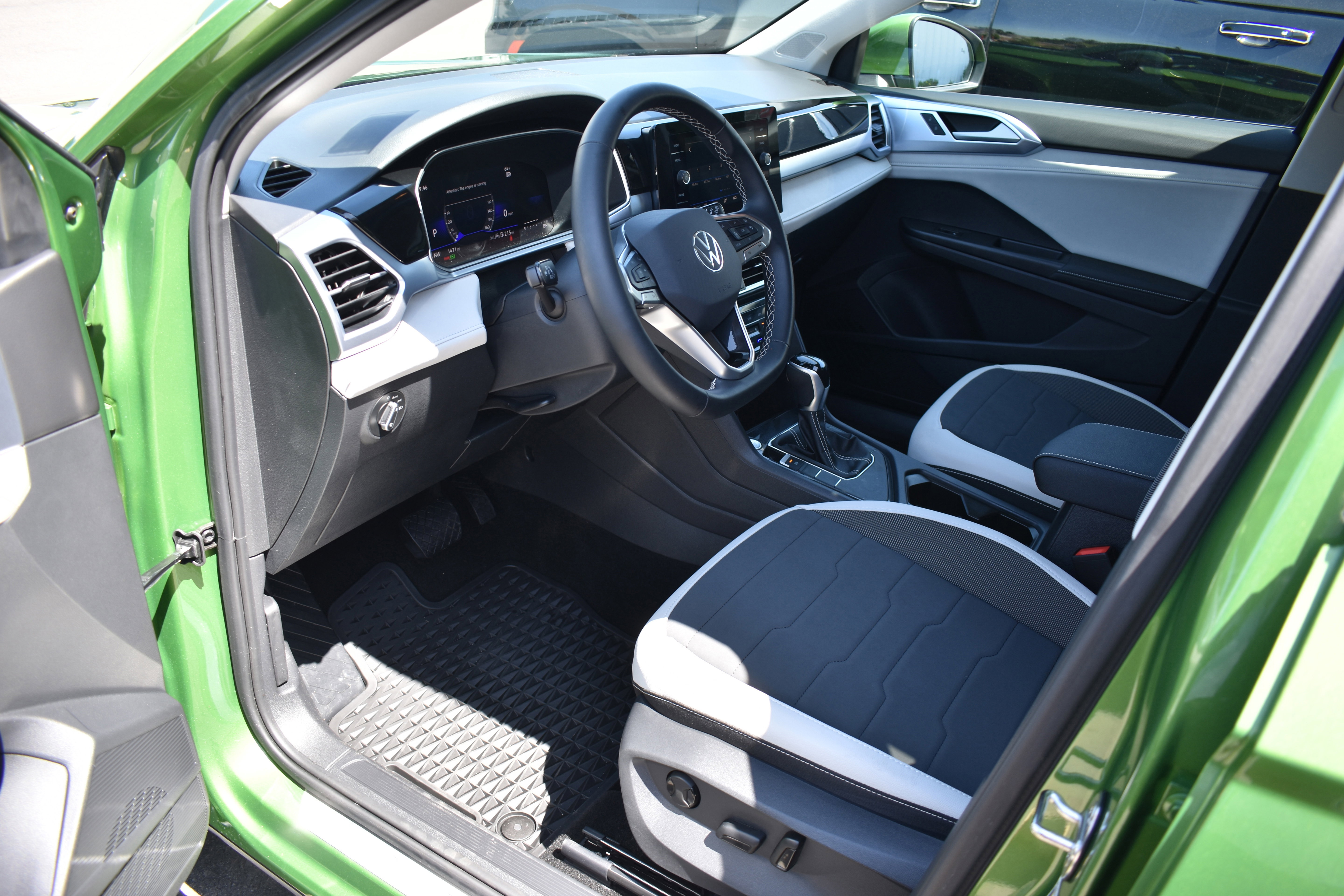 Used 2025 Volkswagen Taos SE image 23