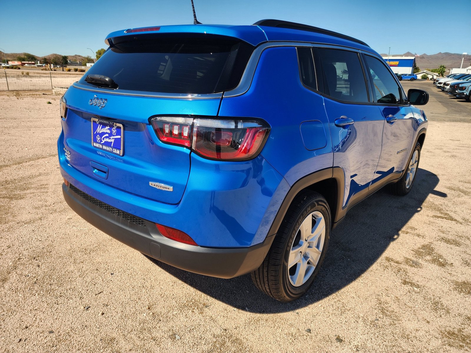 Used 2022 Jeep Compass Latitude w/ Sun and Sound Group AWD/4WD image 5