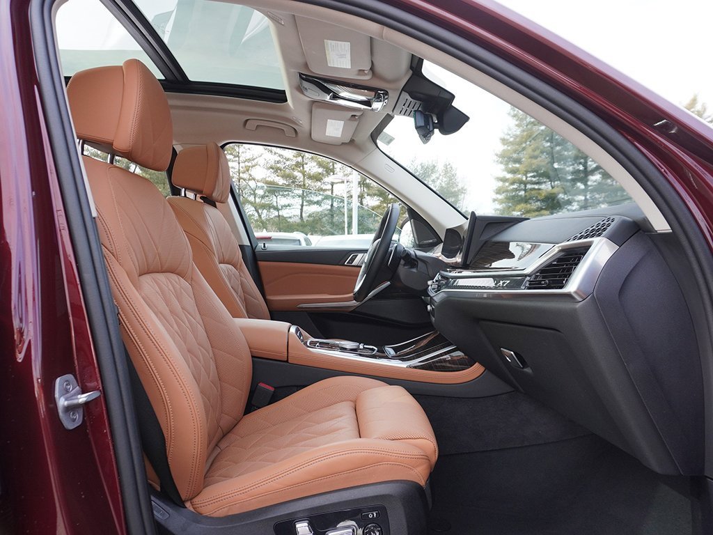 Used 2024 BMW X7 xDrive40i w/ Premium Package image 40