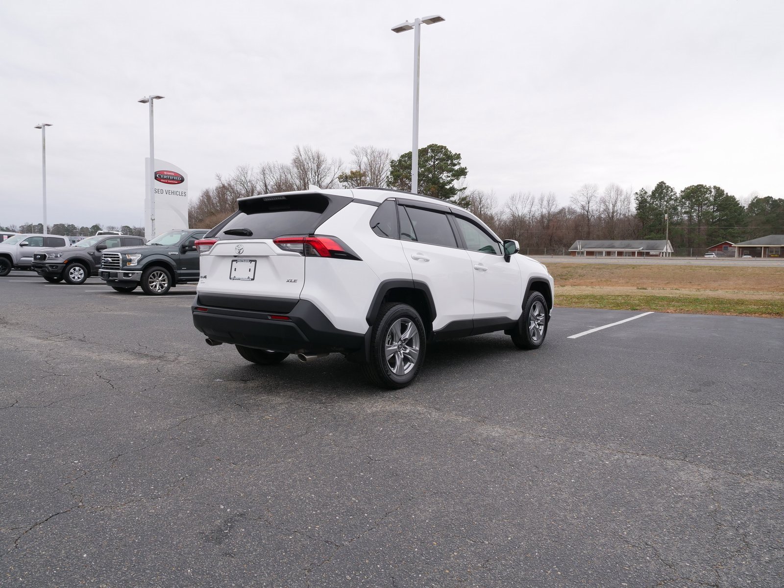 Used 2024 Toyota RAV4 XLE w/ Convenience Package image 4