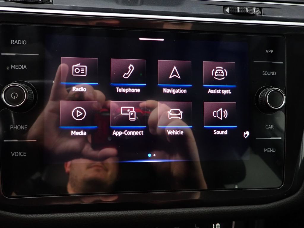Used 2021 Volkswagen Tiguan SE R-Line AWD/4WD image 3