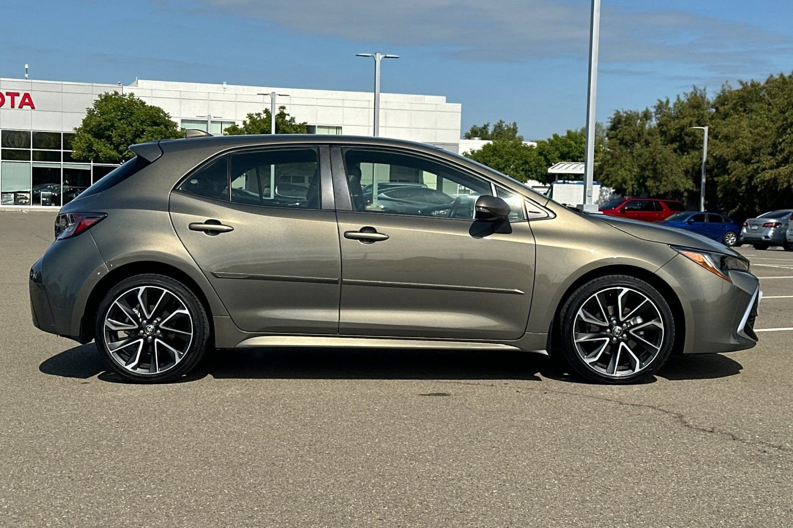 Certified 2019 Toyota Corolla XSE FWD image 3
