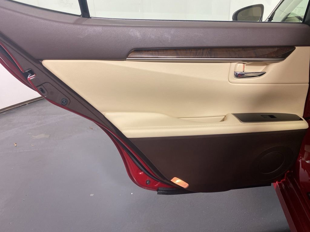 Used 2016 Lexus ES 350 w/ Luxury Package w/Wood Trim image 26