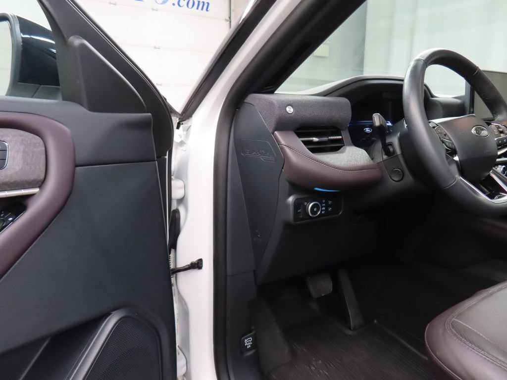Used 2025 Ford Explorer Platinum w/ Ultimate Package image 55
