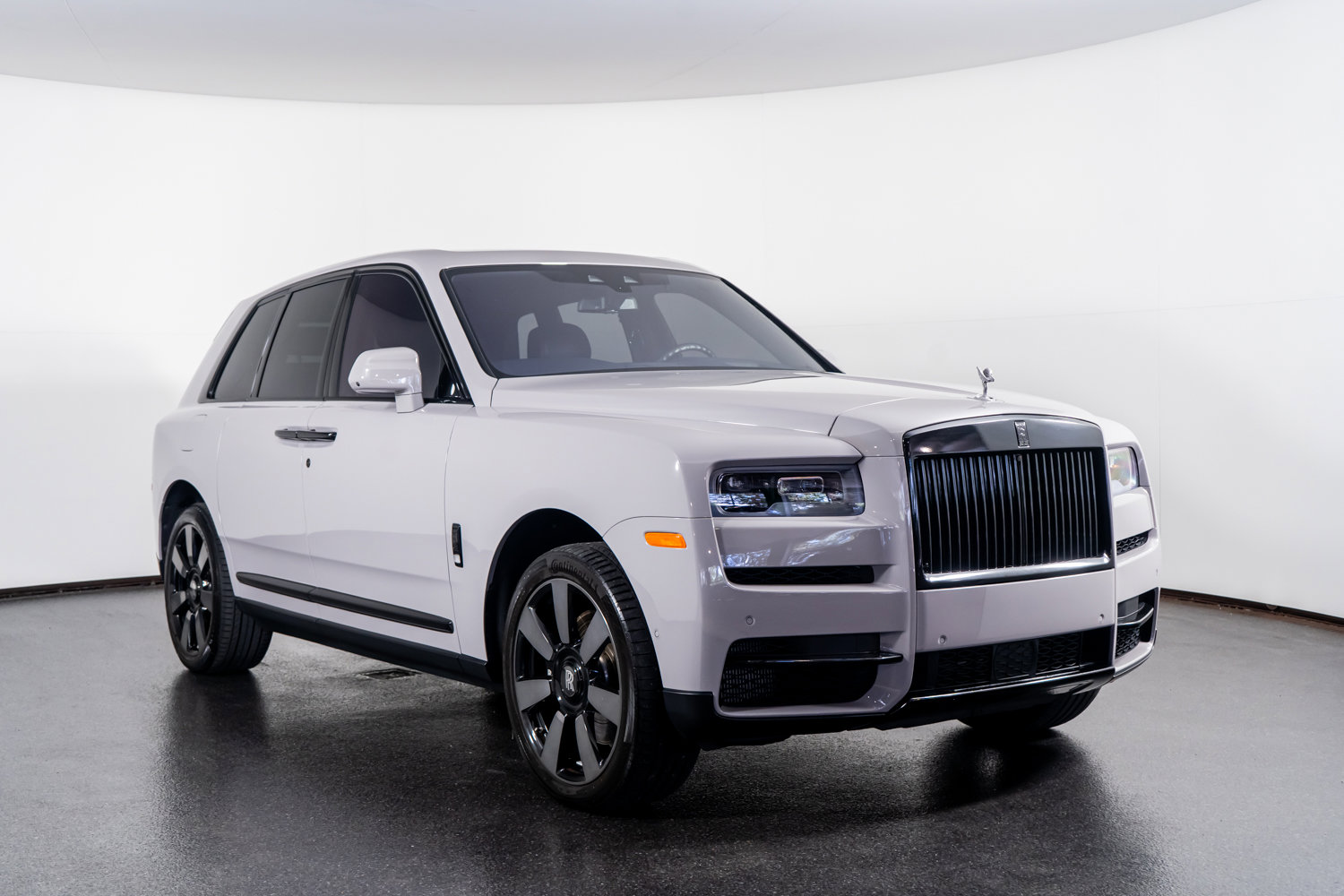 Used 2023 Rolls-Royce Cullinan image 4