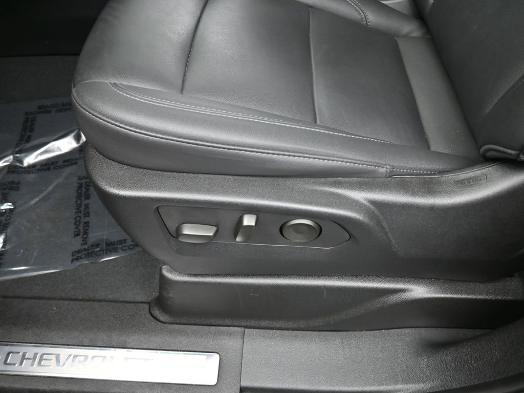 Used 2024 Chevrolet Suburban LT image 16