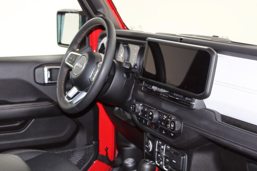 Used 2025 Jeep Wrangler Unlimited Sahara AWD/4WD image 29