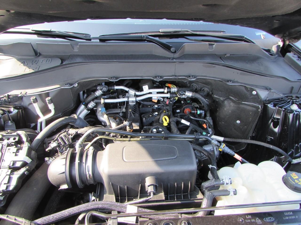 Used 2022 Ford Explorer XLT w/ Equipment Group 202A image 9