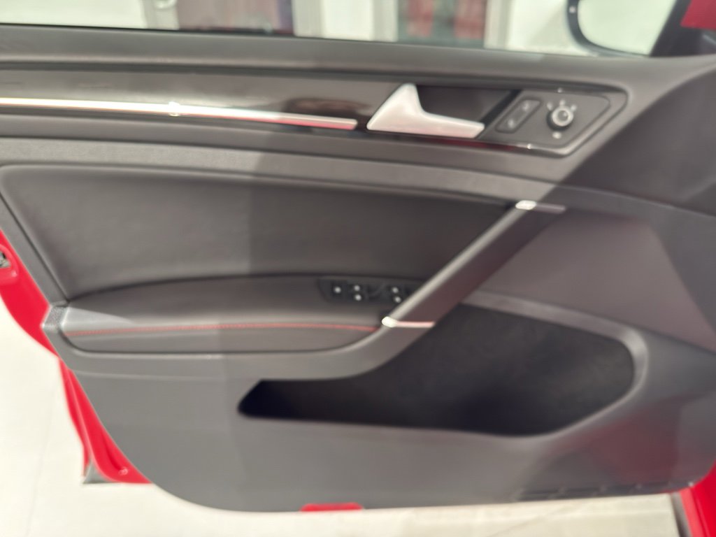 Used 2016 Volkswagen GTI SE image 16