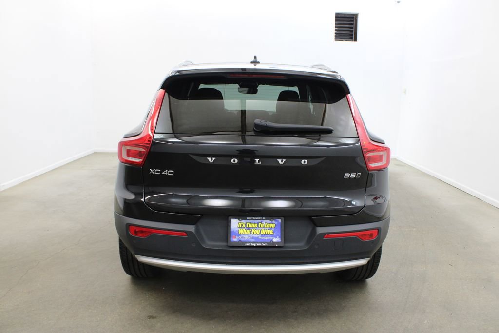 Used 2025 Volvo XC40 B5 Core AWD/4WD image 4