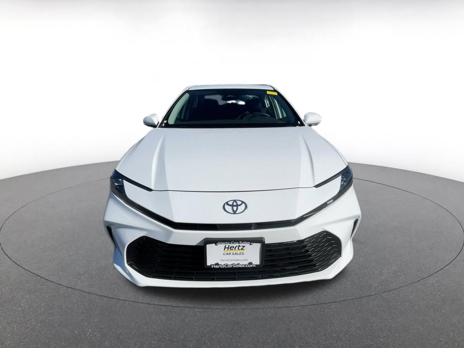 Used 2025 Toyota Camry LE image 4