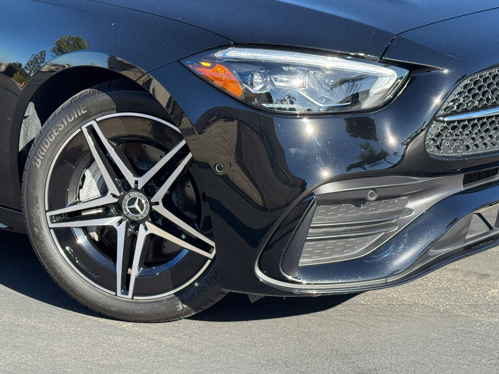 Used 2025 Mercedes-Benz C 300 4MATIC Sedan image 2