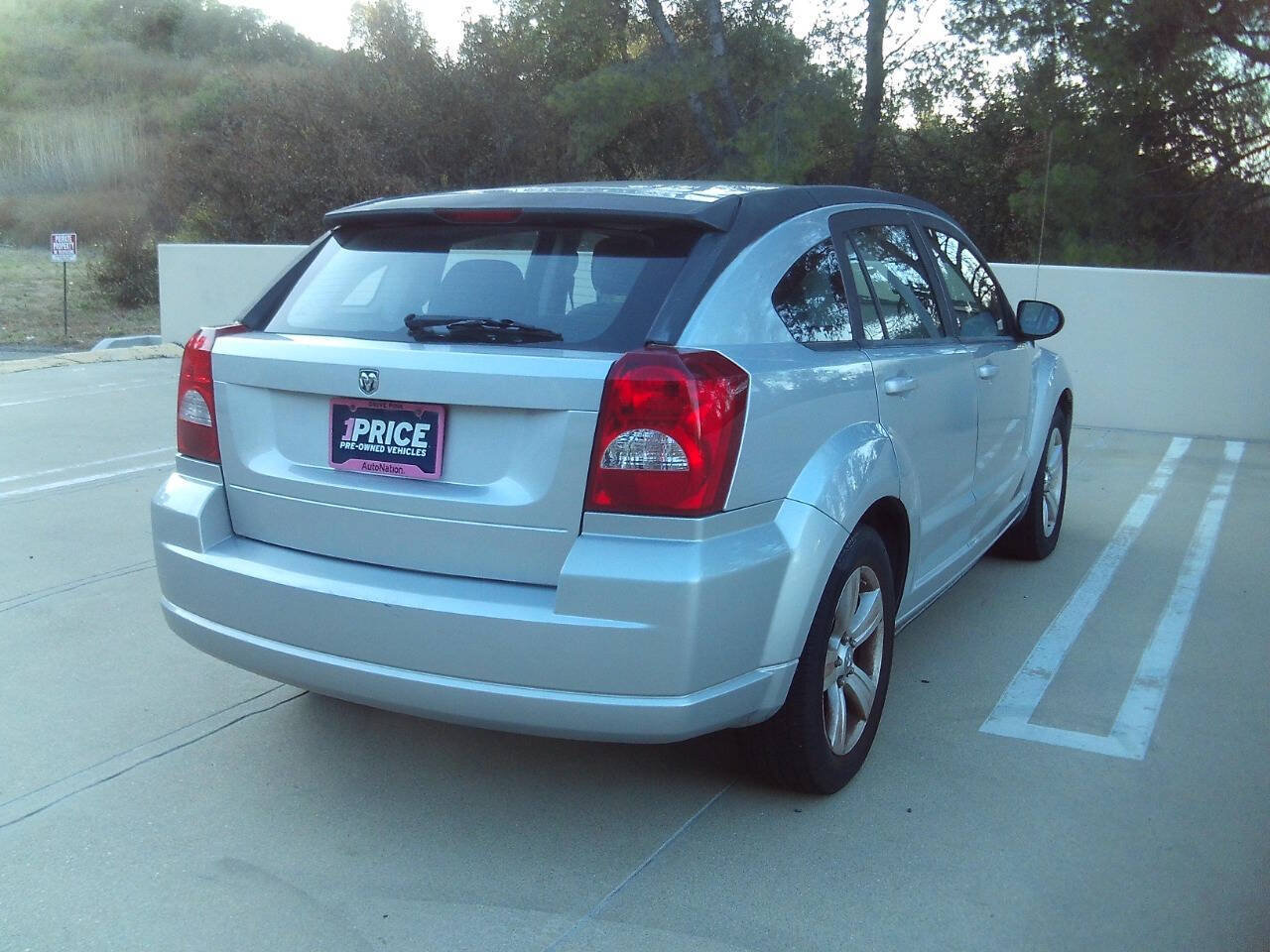 Used 2010 Dodge Caliber SXT FWD image 4