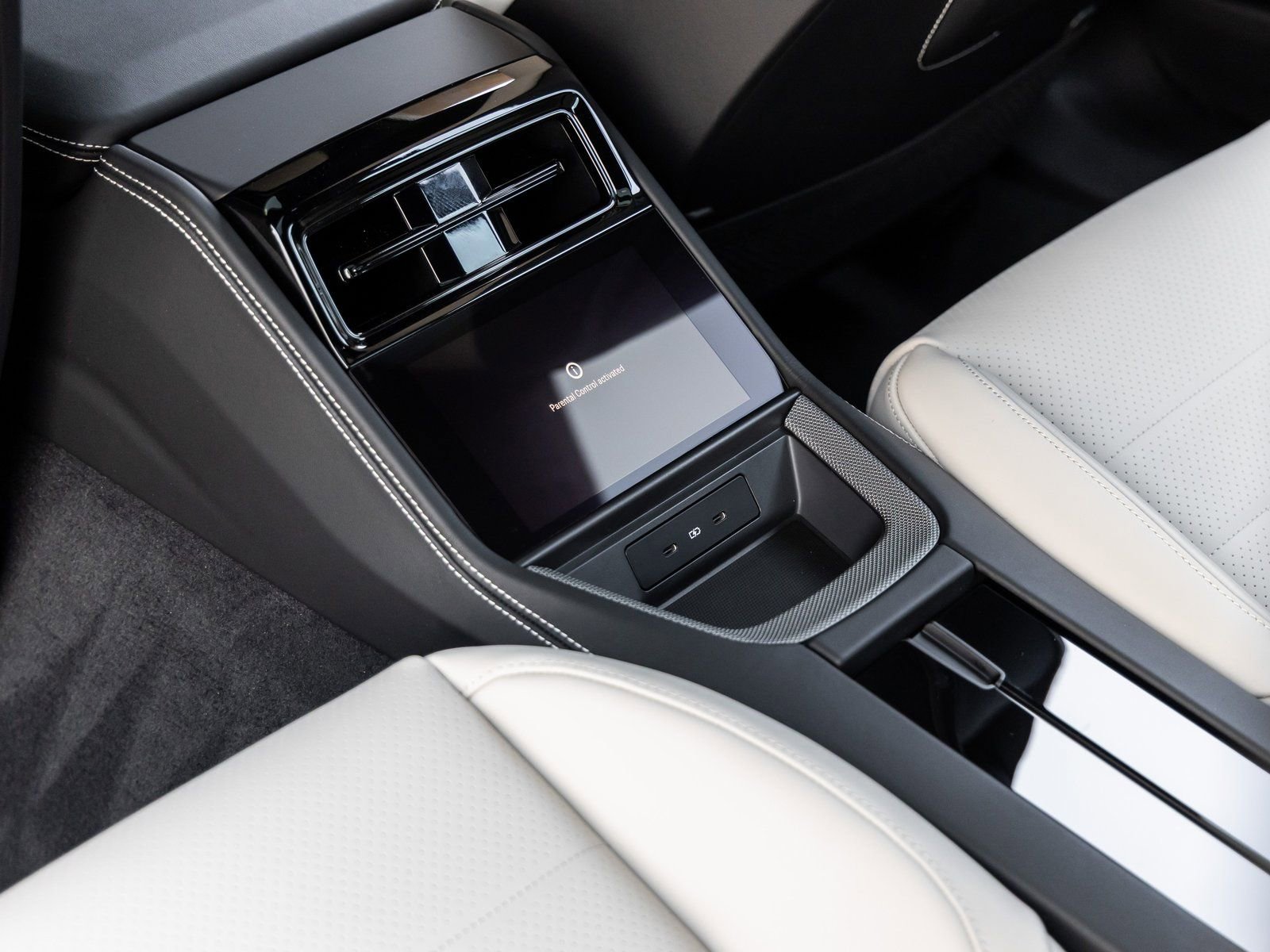 Certified 2025 Porsche Panamera image 37