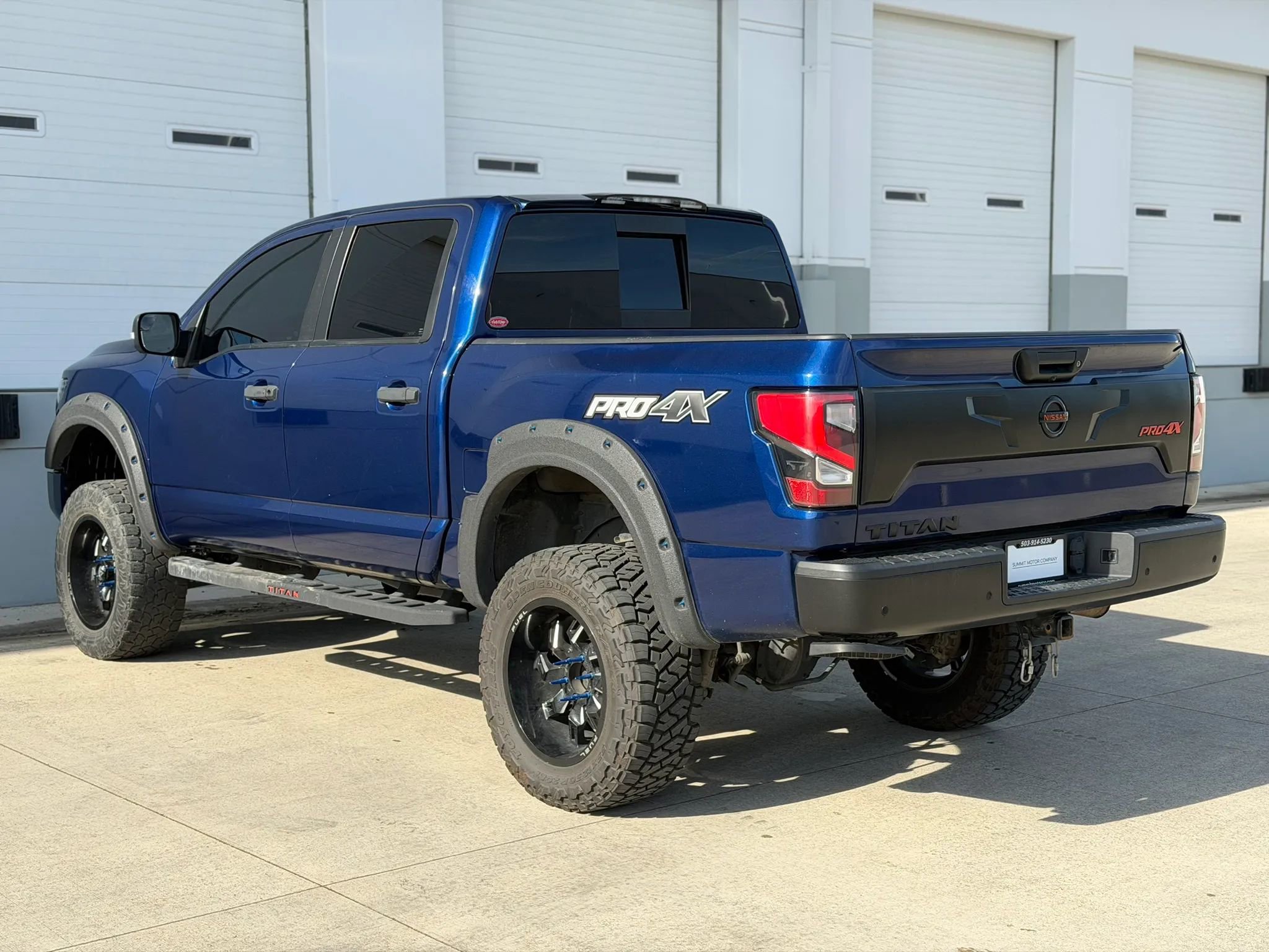 Used 2021 Nissan Titan PRO-4X w/ Pro-4x Convenience Package image 3