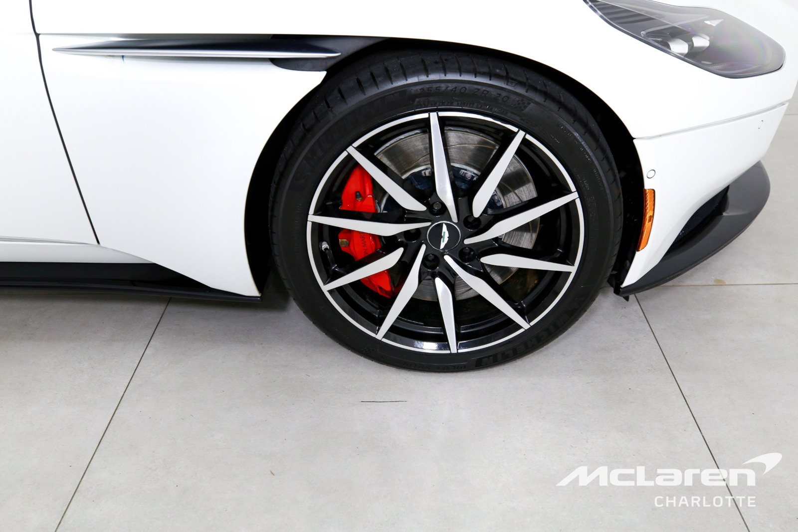Used 2020 Aston Martin DB11 Volante RWD image 29