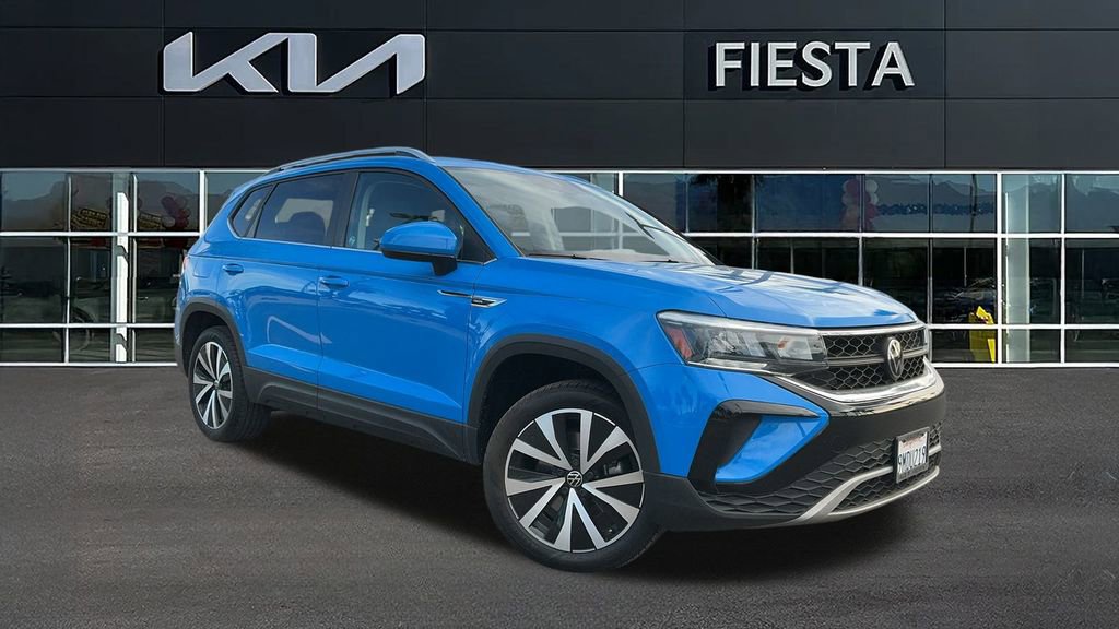 Used 2024 Volkswagen Taos SE image 2