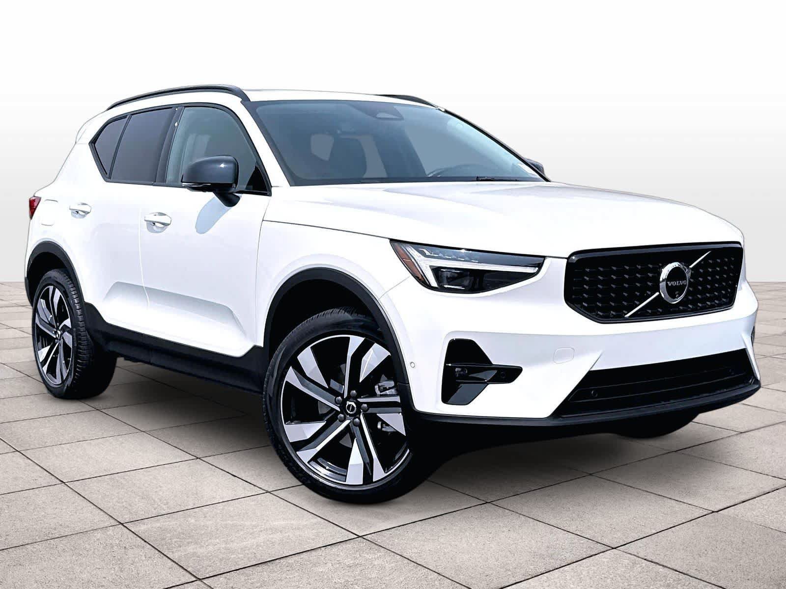 Used 2025 Volvo XC40 B5 Ultra AWD/4WD image 2