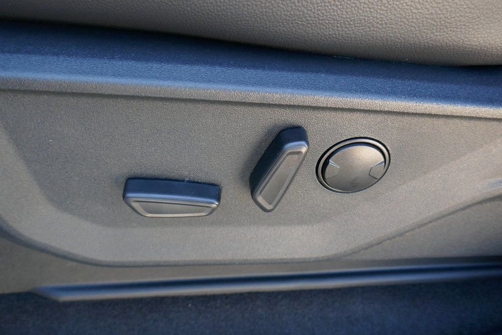 New 2025 Ford F150 Lariat w/ Equipment Group 501A Mid image 19