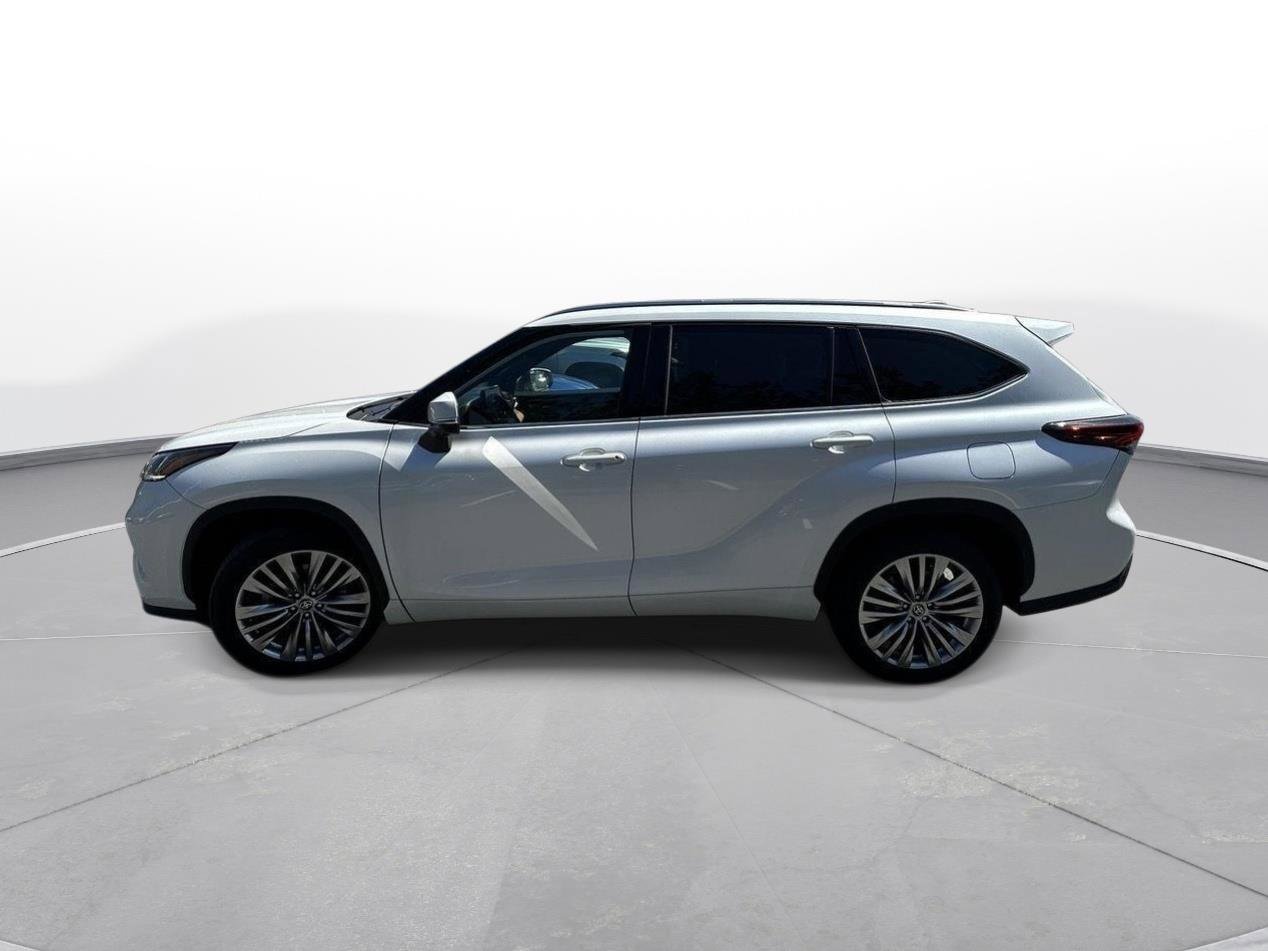 Used 2024 Toyota Highlander Platinum image 10