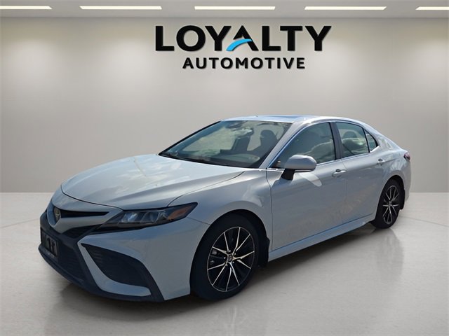 Used 2023 Toyota Camry SE w/ Cold Weather Package image 1