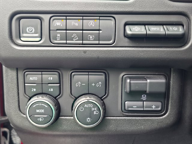 Used 2024 Chevrolet Suburban High Country AWD/4WD image 18