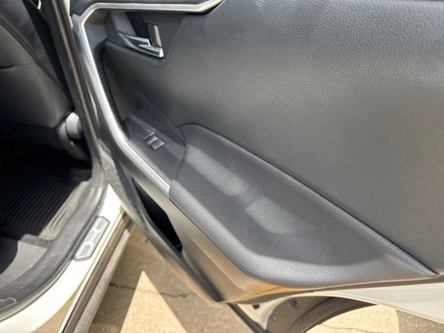 Used 2020 Toyota RAV4 XLE Premium FWD image 21