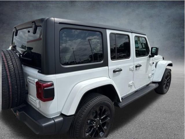 Used 2023 Jeep Wrangler Unlimited Sahara w/ Cold Weather Group AWD/4WD image 6