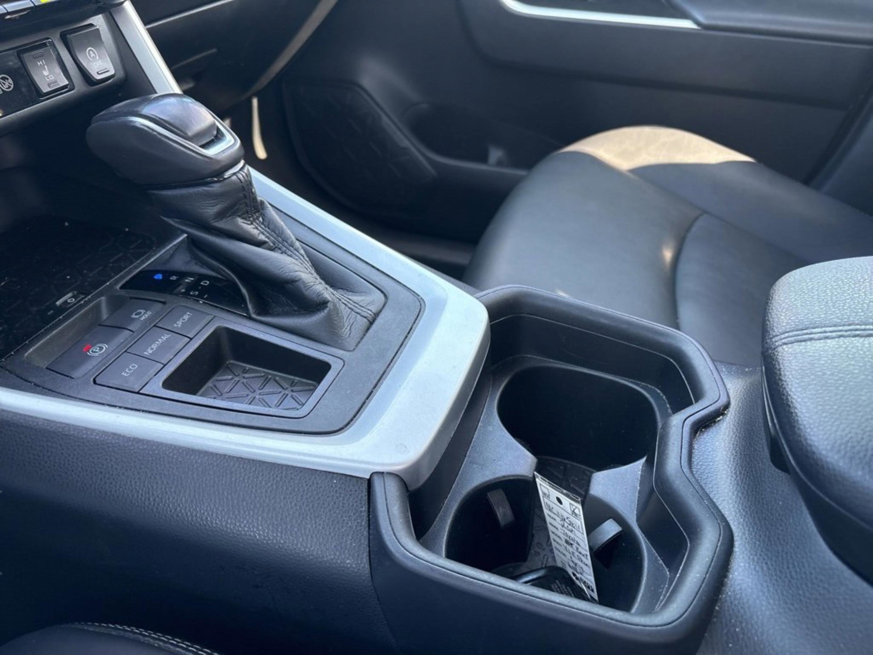 Used 2021 Toyota RAV4 XLE Premium image 28