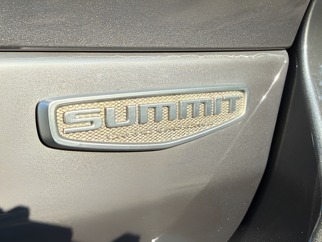 Used 2022 Jeep Grand Cherokee Summit AWD/4WD image 19