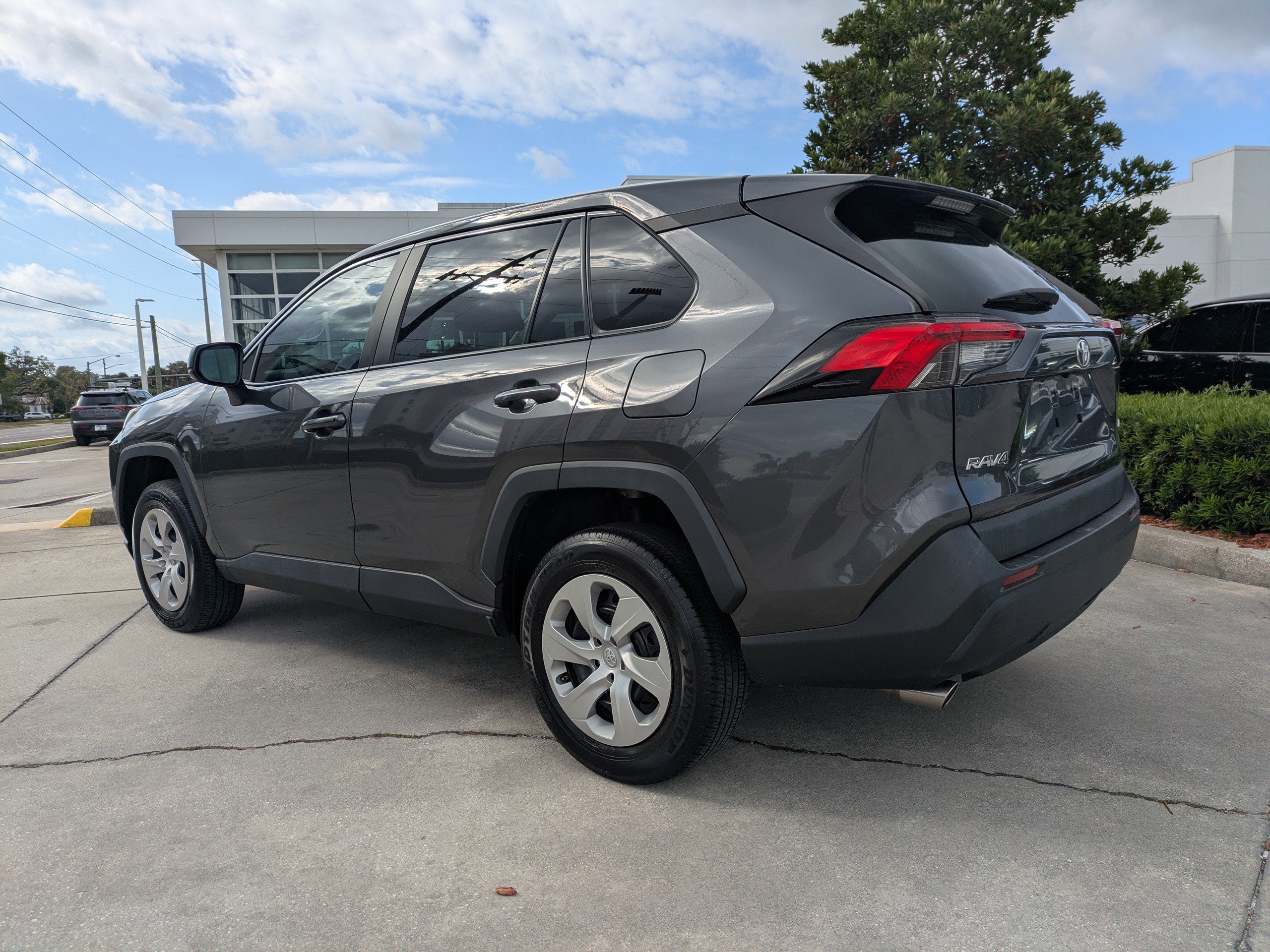 Used 2023 Toyota RAV4 LE FWD image 6