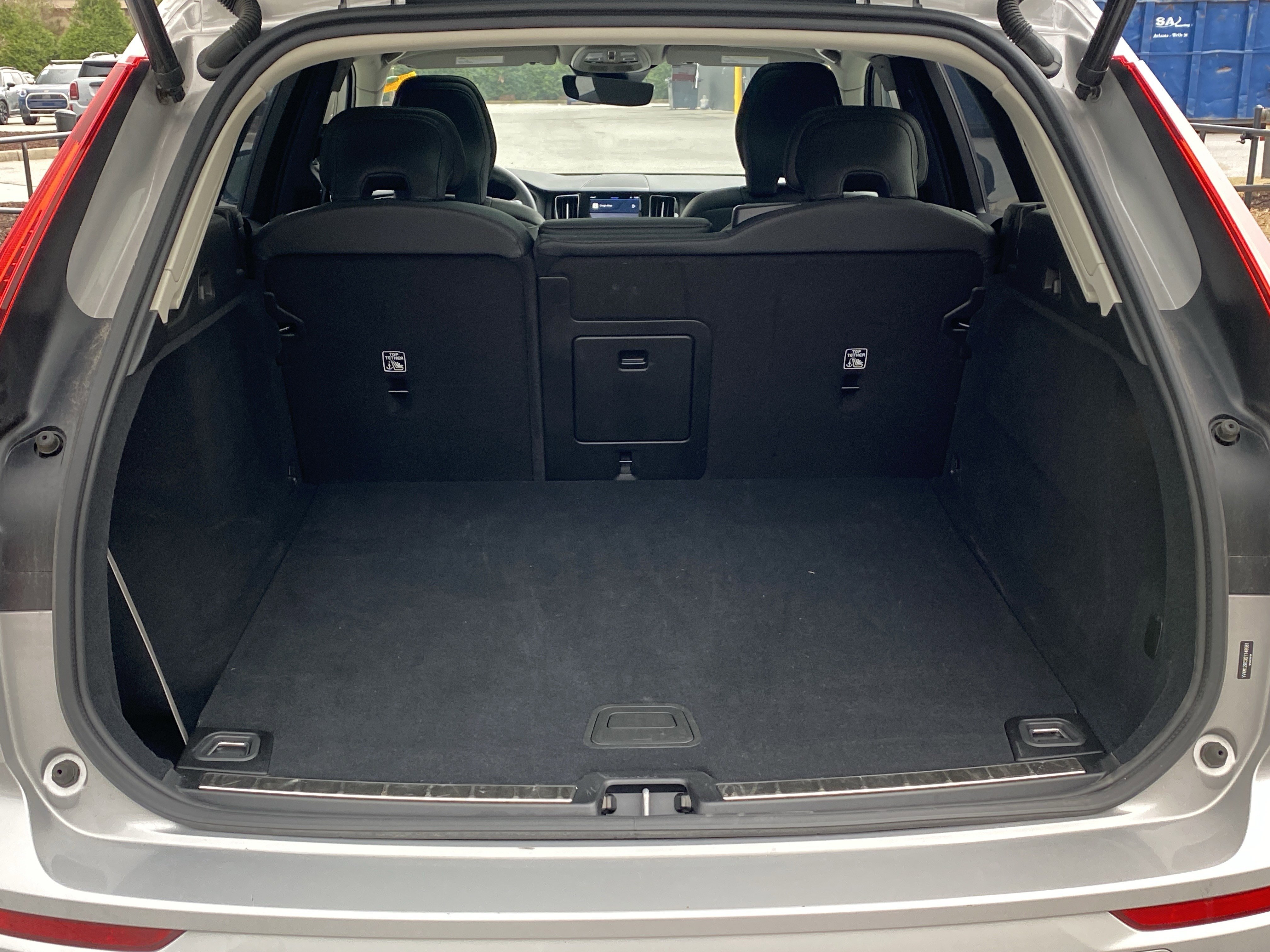 Used 2025 Volvo XC60 B5 Plus image 36