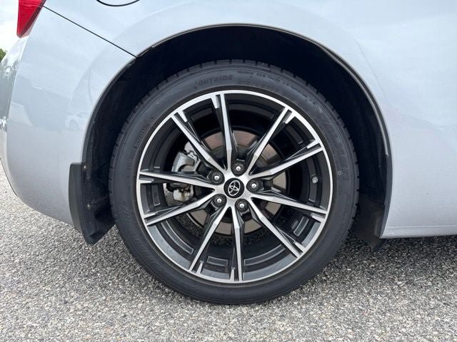 Used 2017 Toyota 86 RWD image 2
