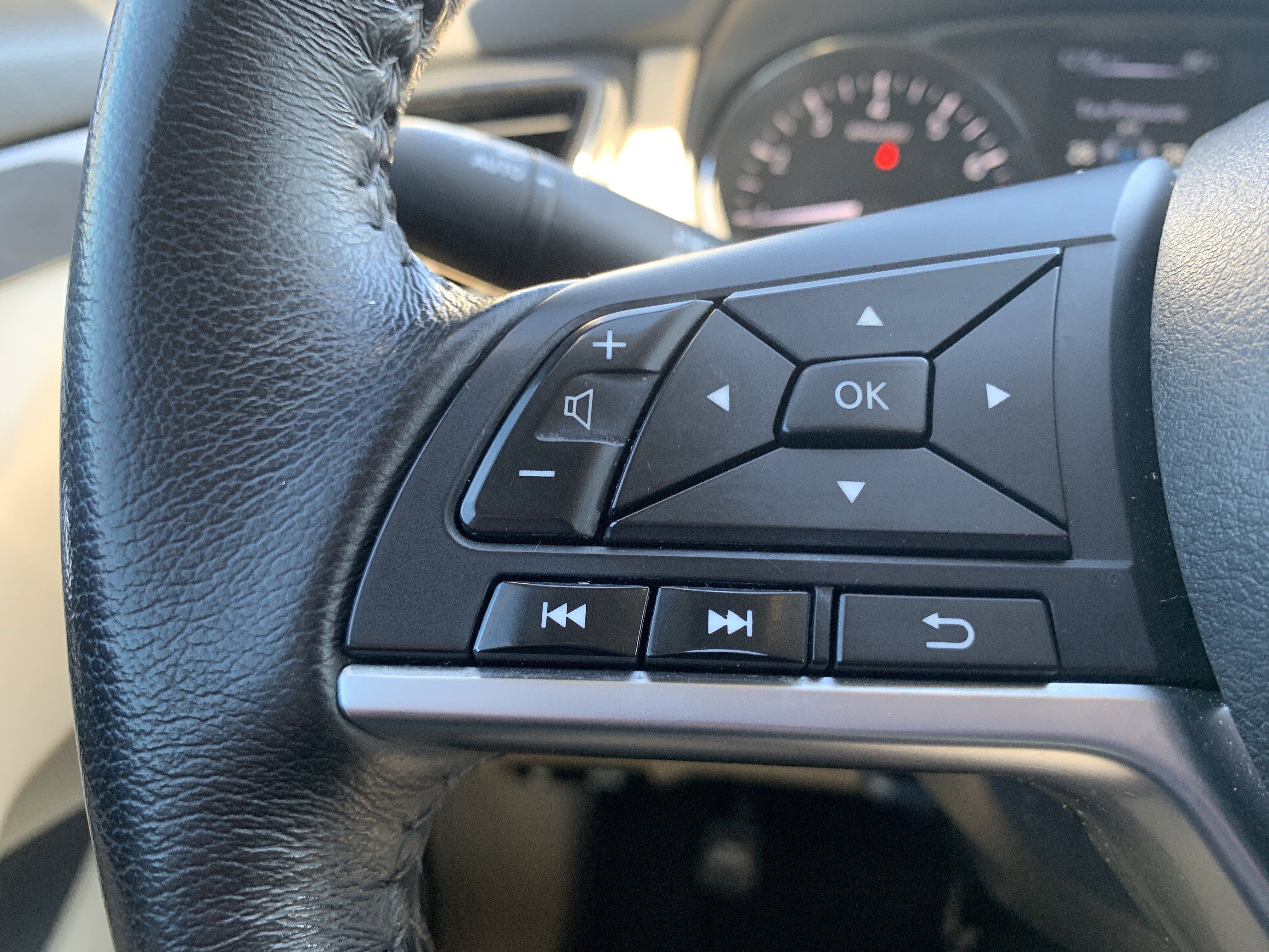 Used 2017 Nissan Rogue SV image 19