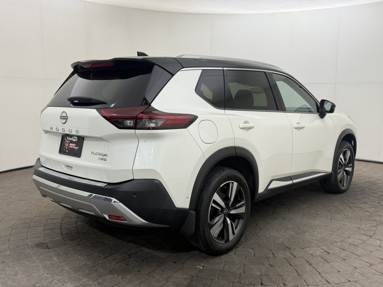 Used 2023 Nissan Rogue Platinum AWD/4WD image 9