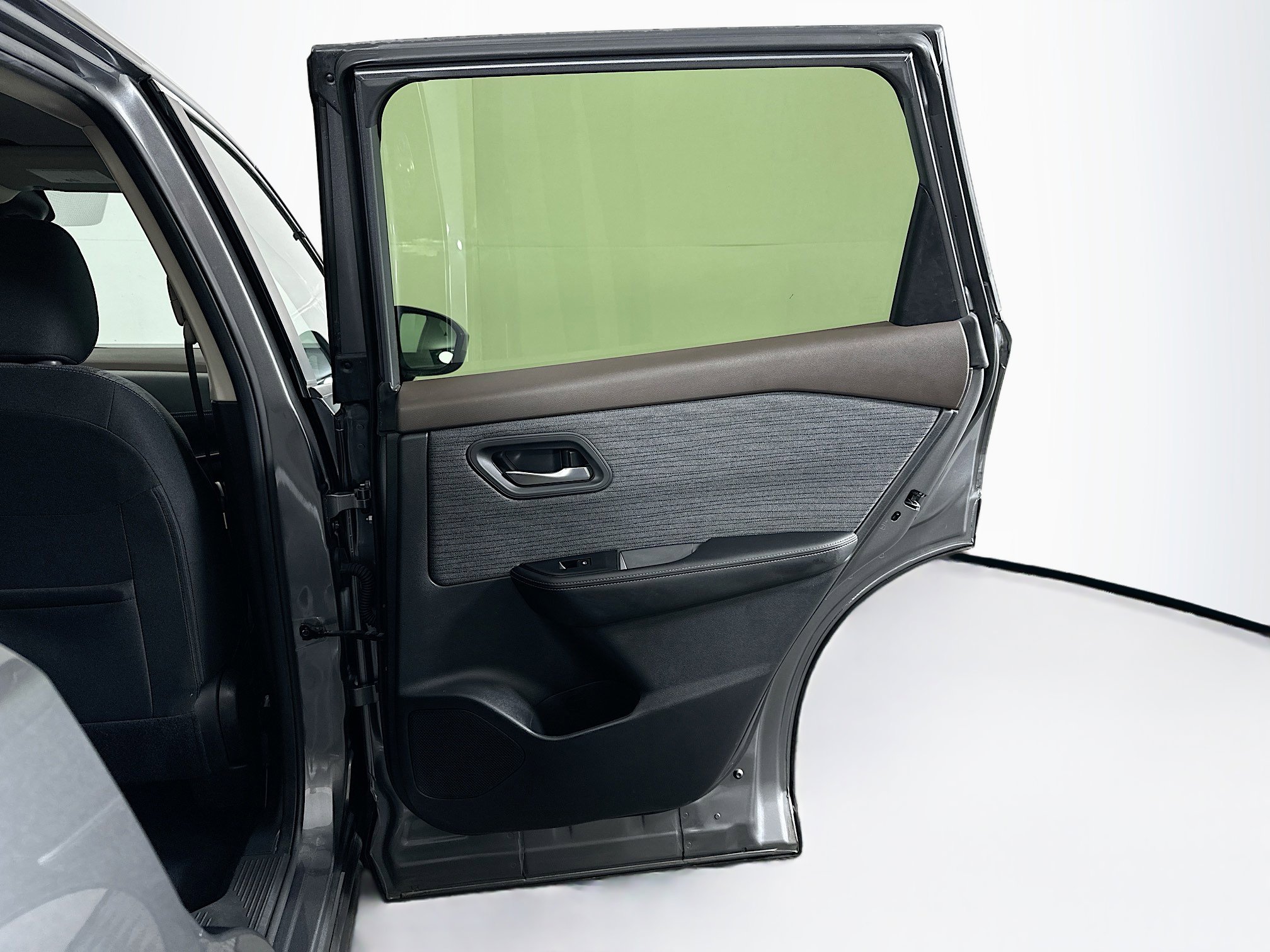 Used 2023 Nissan Rogue SV image 28