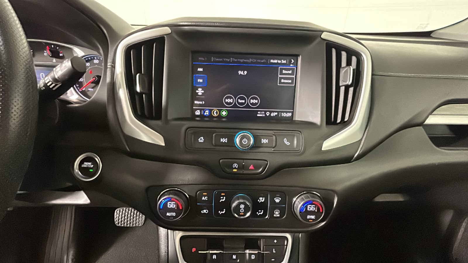 Used 2022 GMC Terrain SLE w/ Driver Convenience Package AWD/4WD image 27