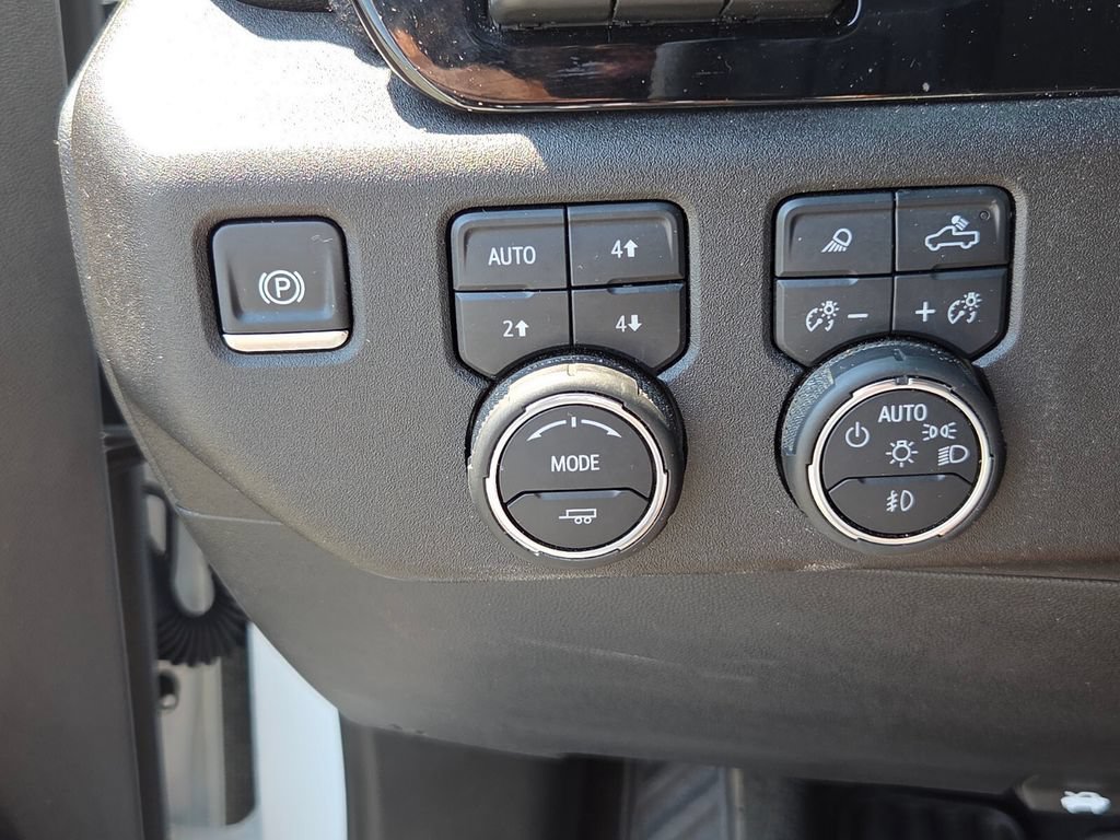 Certified 2025 Chevrolet Silverado 1500 LTZ w/ Technology Package AWD/4WD image 24