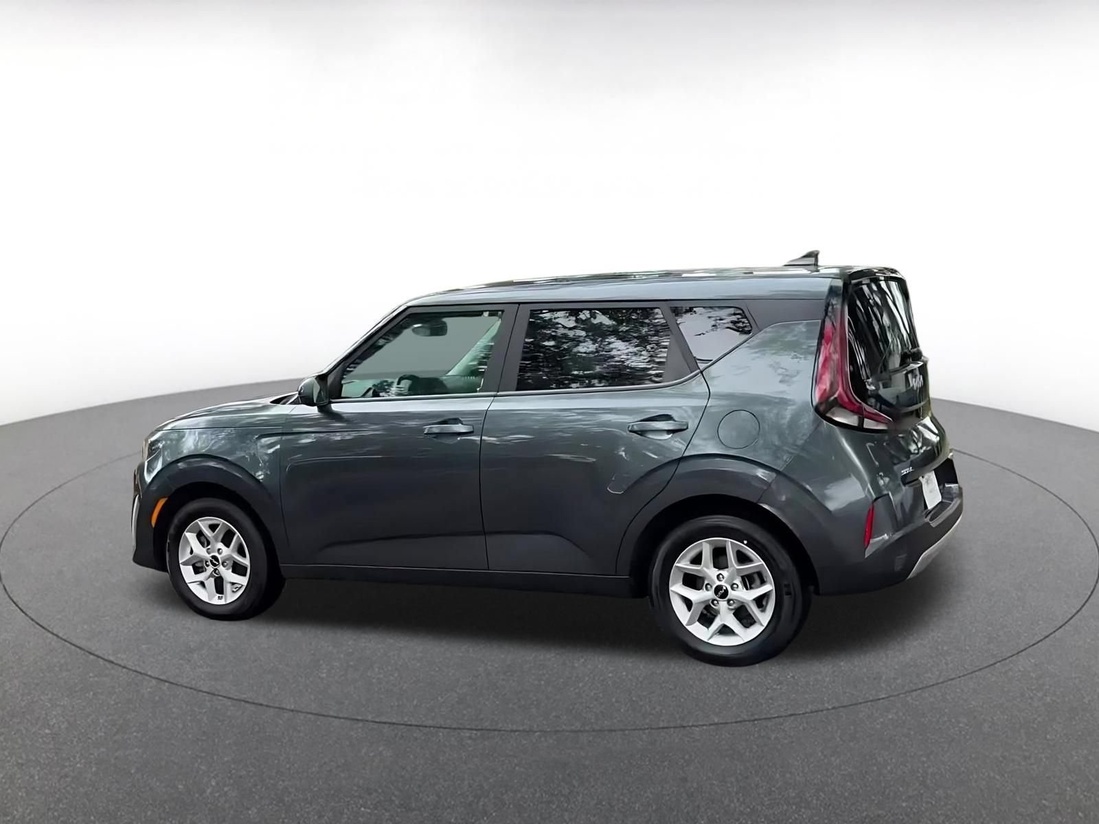 Used 2025 Kia Soul LX w/ LX Technology Package FWD image 11